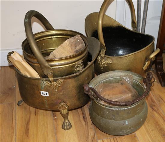 A quantity of assorted metalware